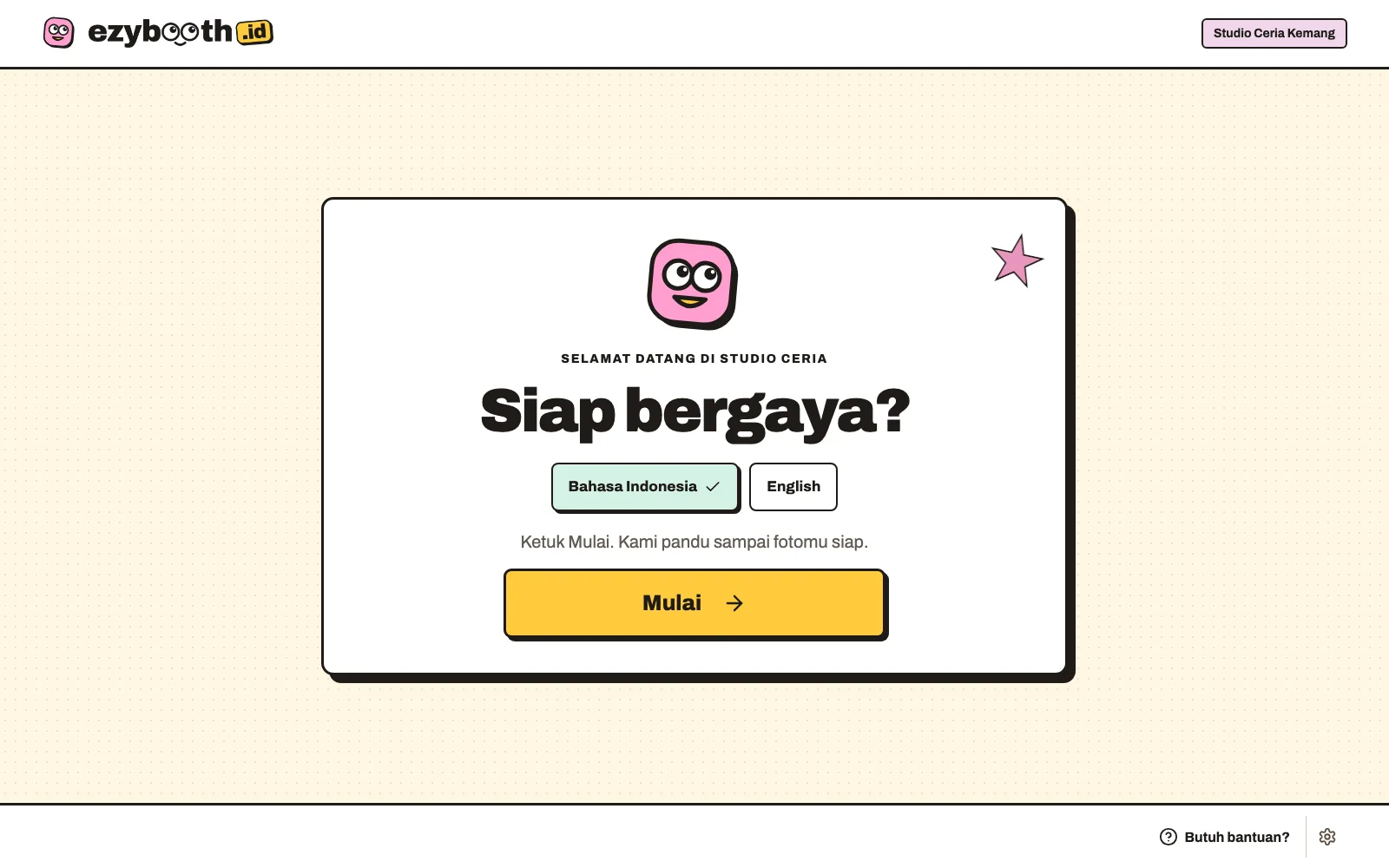 Layar sambutan kiosk bertuliskan Siap bergaya? dengan tombol Mulai