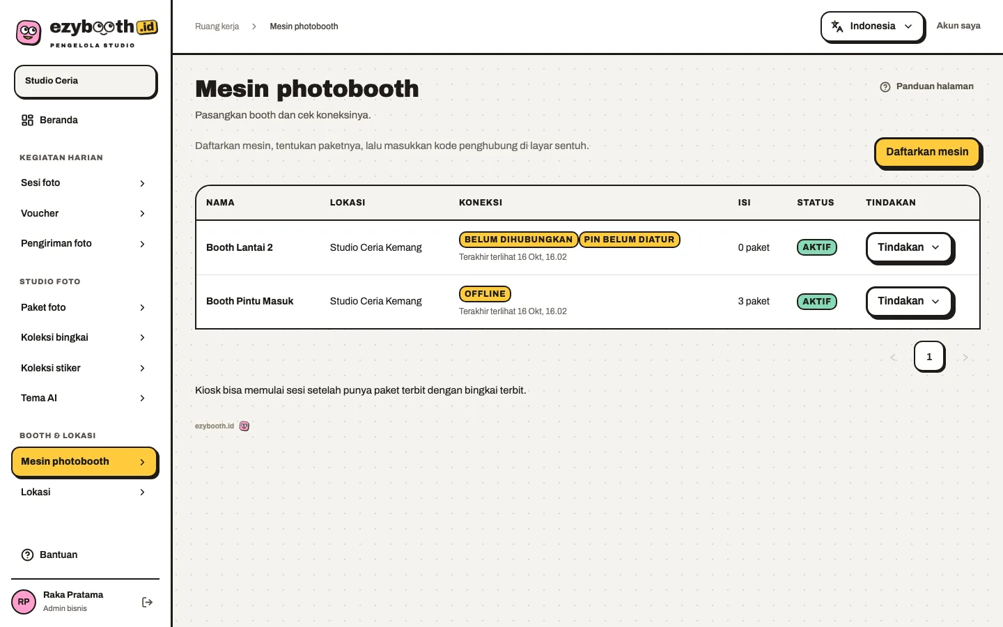 Dua mesin photobooth dengan status koneksi